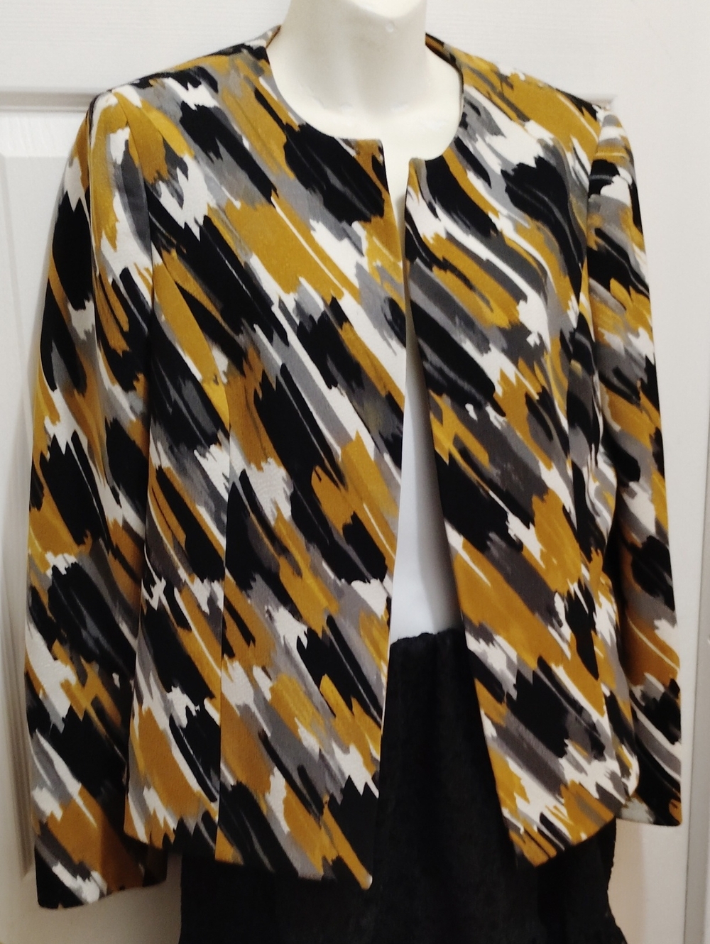 Abstract Print Open-Front Women's Jacket in Mustard & Black